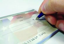 صورة محتالون يستدرجون بائعي سيارات فارهة بأسعار مغرية وشيكات «مضروبة»