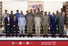 صورة مساعد رئيس هيئة الأركان للعمليات يستقبل وفداً من كلية الدفاع الوطني بجمهورية باكستان الإسلامية الشقيقة