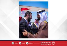 صورة سمو الشيخ ناصر بن حمد آل خليفة ممثل جلالة الملك للأعمال الإنسانية وشؤون الشباب في مقدمة مستقبلي فخامة الرئيس السوري لدى وصوله إلى البلاد