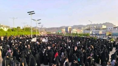 صورة مطالبات بمقاضاة أنصار الإنتقالي بسبب اساءتهم لنساء وحرائر عدن.. بن بريك يعلق على ''ثورة النساء''