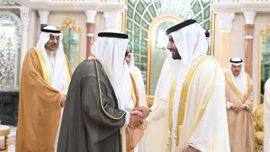 صورة أمير الكويت يستقبل منصور بن محمد ويؤكد عمق الروابط الأخوية بين البلدين والشعبين الشقيقين