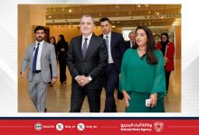 صورة وزير خارجية جمهورية أذربيجان يقوم بزيارة إلى متحف البحرين الوطني