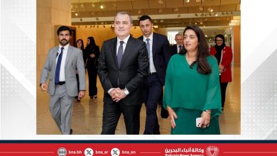 صورة وزير خارجية جمهورية أذربيجان يقوم بزيارة إلى متحف البحرين الوطني