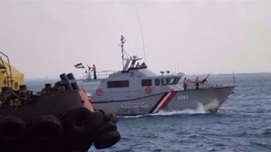 صورة مهربو الأسلحة للحوثيين عبر البحر يقعون في يد أجهزة الأمن .. عملية أمنية خارج المياه الإقليمية بتنسيق استخباراتي
