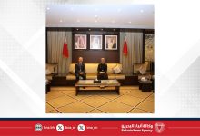 صورة وزيرة شؤون الشباب تستقبل سفير المملكة المتحدة لدى مملكة البحرين