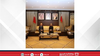 صورة وزيرة شؤون الشباب تستقبل سفير المملكة المتحدة لدى مملكة البحرين