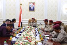 صورة وزير الدفاع يبلغ الحكومة البريطانية  ان كافة الشكيلات العسكرية هدفها استكمال عملية التحرير واستعادة مؤسسات الدولة