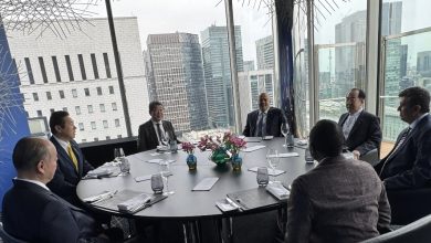 صورة ‏سفير اليمن بطوكيو يبحث مع وزير الاقتصاد واعضاء البرلمان الياباني تعزيز العلاقات الثنائية و توسعة مجالات الدعم