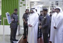 صورة أحمد بن محمد يطّلع على سير العمل في “إقامة دبي”
