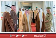 صورة جلالة الملك المعظم يعود إلى أرض الوطن قادمًا من الرياض بعد ترؤس جلالته لوفد مملكة البحرين في أعمال القمة الخليجية الأمريكية