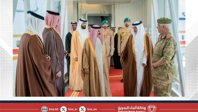 صورة جلالة الملك المعظم يعود إلى أرض الوطن قادمًا من الرياض بعد ترؤس جلالته لوفد مملكة البحرين في أعمال القمة الخليجية الأمريكية