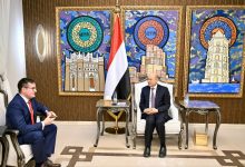 صورة الرئيس اليمني يزور روسيا نهاية مايو.. العليمي يشيد بالموقف الروسي تجاه اليمن وشعبه وشرعيته الدستورية