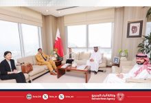 صورة أمين عام التظلمات تلتقي نائب رئيس البعثة الأمريكية في البحرين