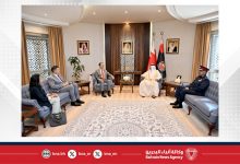 صورة وزير الداخلية يؤكد خلال استقباله السفير الأمريكي على العلاقات المتميزة والشراكة الاستراتيجية مع الولايات المتحدة