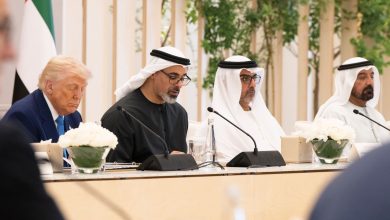 صورة ولي عهد أبوظبي والرئيس الأميركي يشهدان حوار الأعمال الإماراتي الأميركي