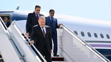 صورة وصول الرئيس العليمي الى بغداد للمشاركة في القمة العربية