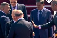 صورة وفد مجلس القيادة الرئاسي في القمة العربية يكسر بروتوكول الاستقبال الدبلوماسي … إشارات توحي إلى تباين داخلي و خلل في وحدة القرار  .. رأي  قانوني