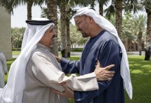 صورة رئيس الدولة يزور ملك البحرين في مقر إقامته في أبوظبي