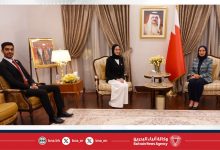 صورة سفيرة مملكة البحرين لدى جمهورية مصر تستقبل الشباب البحريني المشارك بمنحة ناصر للقيادة الدولية
