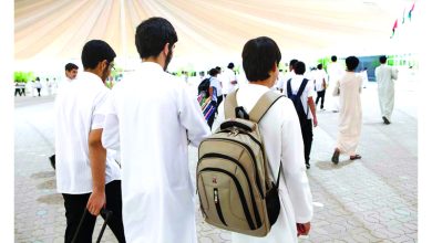 صورة طلبة وأولياء أمور يقيّمون الفصلين الدراسيين الثاني والثالث