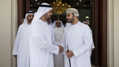 صورة ذياب بن محمد ينقل تعازي رئيس الدولة إلى سلطان عمان في وفاة والدة الجليلة