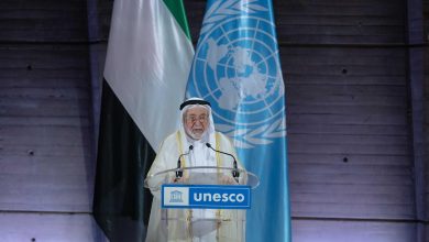 صورة حاكم الشارقة يتسلم تكريماً خاصاً من اليونسكو