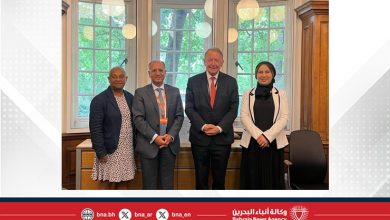صورة المدير العام للشؤون القانونية وحقوق الإنسان في وزارة الخارجية يلتقي مع رئيس اللجنة المشتركة لحقوق الإنسان في البرلمان البريطاني