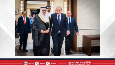 صورة نائب رئيس الوزراء وزير الخارجية وشؤون المغتربين بالمملكة الأردنية الهاشمية يصل إلى مملكة البحرين