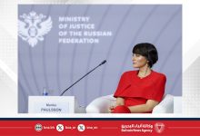 صورة الأمين العام لمجلس تطوير آليات فضّ المنازعات الدوليّة في مملكة البحرين تُشارك في الجلسة العامّة لمنتدى سانت بطرسبرغ القانوني الدولي حول مستقبل النظام القانوني الدولي‎