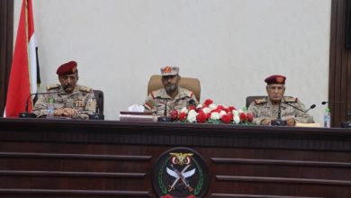 صورة رئيس هيئة الأركان يعقد اجتماعاً عسكريا موسعاً في عدن ويوجه برفع مستوى الجاهزية القتالية في كافة الوحدات العسكرية .. عاجل