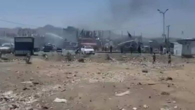 صورة المركز الأمريكي للعدالة: مليشيا الحوثي منعت فرق الإنقاذ من الوصول الى ضحايا انفجارات مخازن أسلحتهم بصرف وتطالب  بتحقيق دولي عاجل