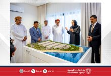 صورة خلال زيارة ميدانية لمدينة سلمان بحضور وزيري البلديات والكهرباء.. وزيرة الإسكان والتخطيط العمراني تستعرض المسيرة الإسكانية والمشاريع المطورة مع وزير الإسكان العماني