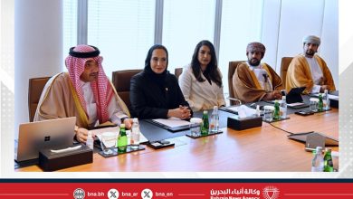 صورة بحضور الرئيس التنفيذي لشركة ممتلكات البحرين.. وزيرة الإسكان والتخطيط العمراني تبحث سبل التعاون مع نظيرها العُماني