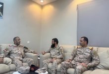 صورة رئيس هيئة الأركان الفريق بن عزيز يصل محافظة صعدة .. تفاصيل زيارة عسكرية