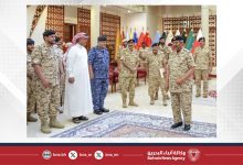 صورة القائد العام لقوة دفاع البحرين يستقبل بعثة الحج التابعة لقوة دفاع البحرين بمناسبة مغادرتها إلى الأراضي المقدسة