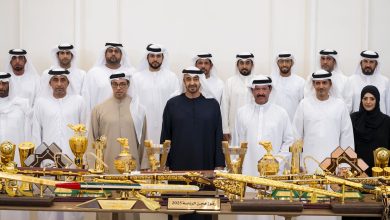 صورة رئيس الدولة يستقبل فريق هجن الرئاسة