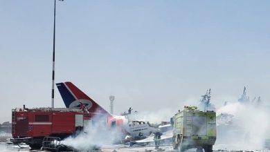صورة الحكومة اليمنية: ''ما جرى في مطار صنعاء جريمة متعمدة ونحمل الحوثيين المسئولية''