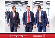 صورة وزير المواصلات والاتصالات يتابع تحضيرات معرض البحرين الدولي للطيران مع شركة فارنبره الدولية في لندن