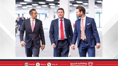 صورة وزير المواصلات والاتصالات يتابع تحضيرات معرض البحرين الدولي للطيران مع شركة فارنبره الدولية في لندن