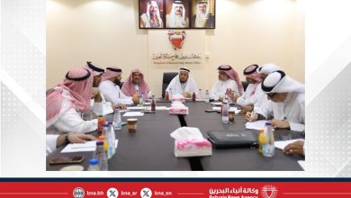 صورة رئيس بعثة مملكة البحرين للحج يجتمع مع رؤساء اللجان ويتفقد جاهزيتها لخدمة الحجاج