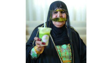 صورة «الجدة حليمة» ساعدت ابنتها بفيديو «الماتشا» فتحولت إلى وجه إعلاني
