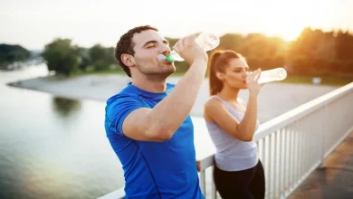 صورة لانتعاش يدوم في الصيف.. 6 إضافات للماء تحارب الجفاف وتمنحك النشاط