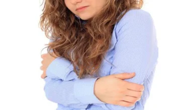 صورة ما أسباب الشعور بقشعريرة الجسم المفاجئ؟ إليك أبرز المسببات وطرق التعامل معها