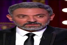 صورة فتحي عبدالوهاب يمازح نجله: “واخد التيشيرت والكوتشي بتوعي”