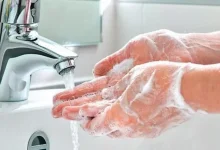 صورة تنشر الجراثيم والفيروسات.. احذر 4 أخطاء شائعة في غسل اليدين
