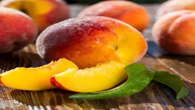 صورة هذا ما يحدث لجسمك عند تناول الخوخ.. مفاجأة