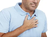 صورة احذر هذه العلامات.. 10 أعراض خفية تكشف الذبحة الصدرية