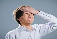 صورة لماذا تنسى كثيرا؟.. 5 حقائق مفاجئة من أستاذ طب نفسي