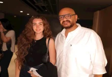 صورة منتج “ريستارت” ينشر صورًا تجمعه بـ هنا الزاهد وشقيقه تامر حسني