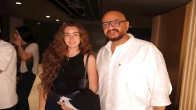 صورة منتج “ريستارت” ينشر صورًا تجمعه بـ هنا الزاهد وشقيقه تامر حسني